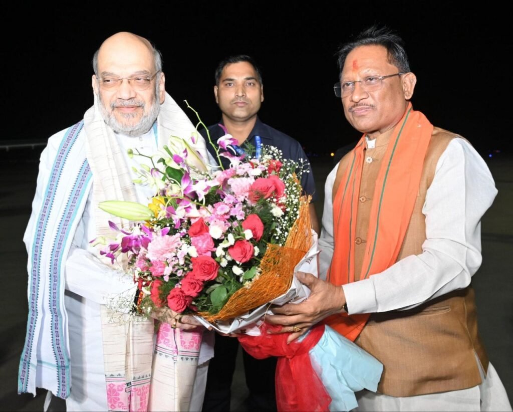Chief Minister Sai gave a warm welcome to Amit Shah at the airport