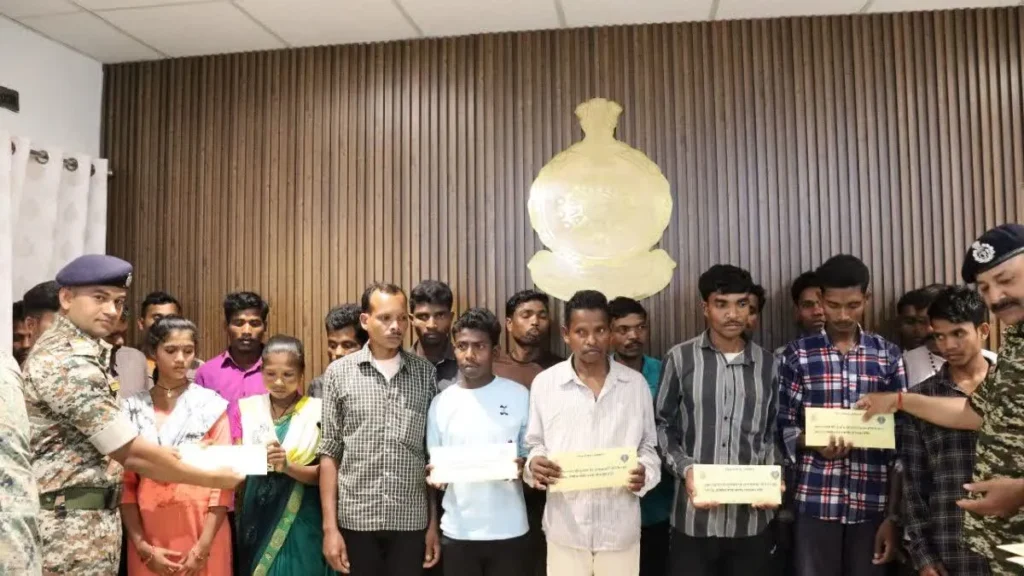New strategy to end the Naxalite problem in Chhattisgarh: Promise of land and government job on surrender